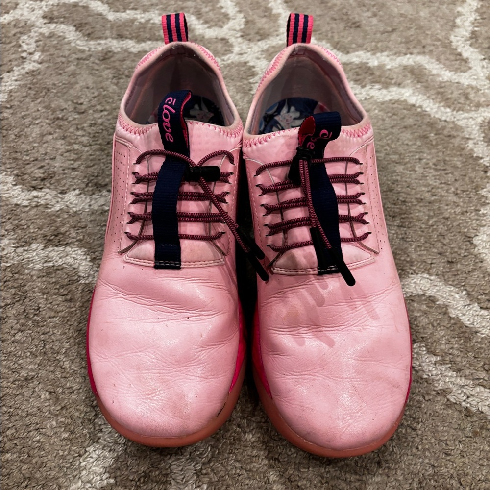 Used Clove Classic Limited Edition Color Women’s Size 9